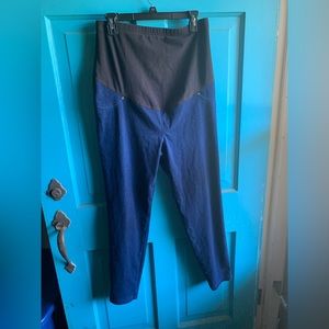 EUC L Time and Tru Maternity jeans